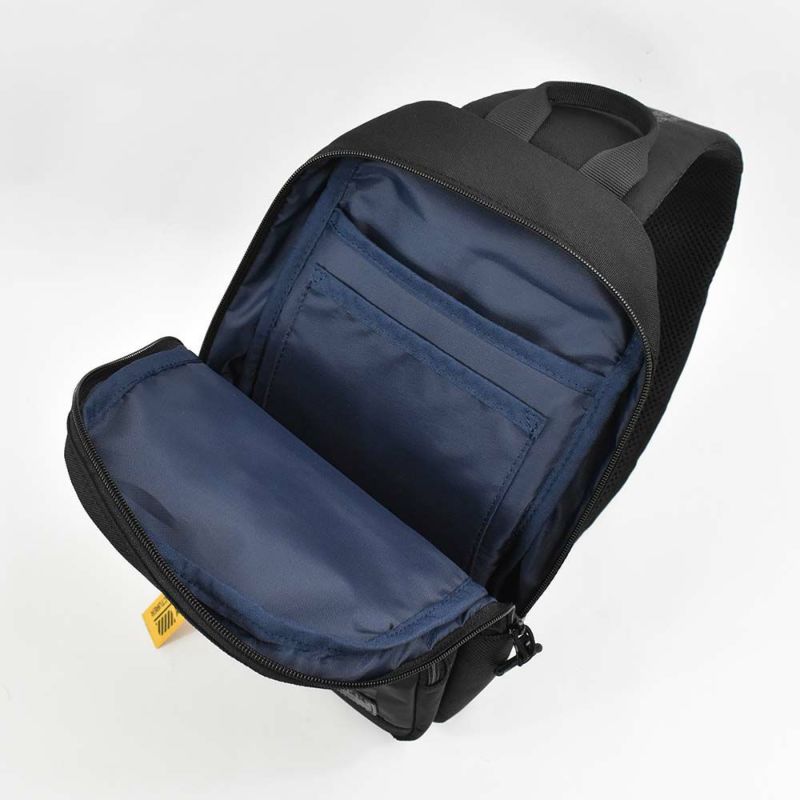 AVIREXボディバッグB5メンズ大容量アビレックスバッグショルダーバッグアヴィレックスボディバックボディーバッグブランド人気軽量かっこいいミリタリーAVX601