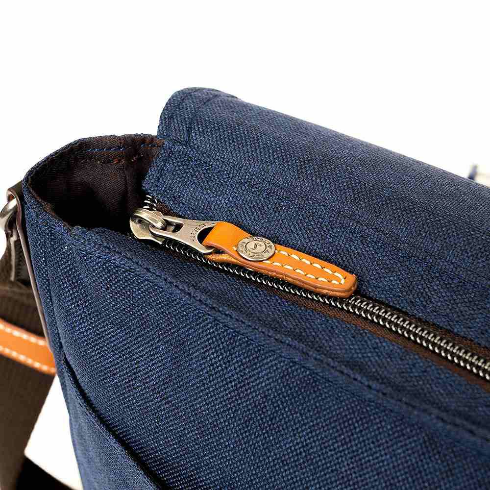 MOUSTACHEショルダーバッグムスタッシュメンズレディースショルダーショルダーバック斜めがけ斜め掛けバッグバックおしゃれかっこいいカジュアル人気軽量ブランド大人小さめ30代40代50代BMX0510