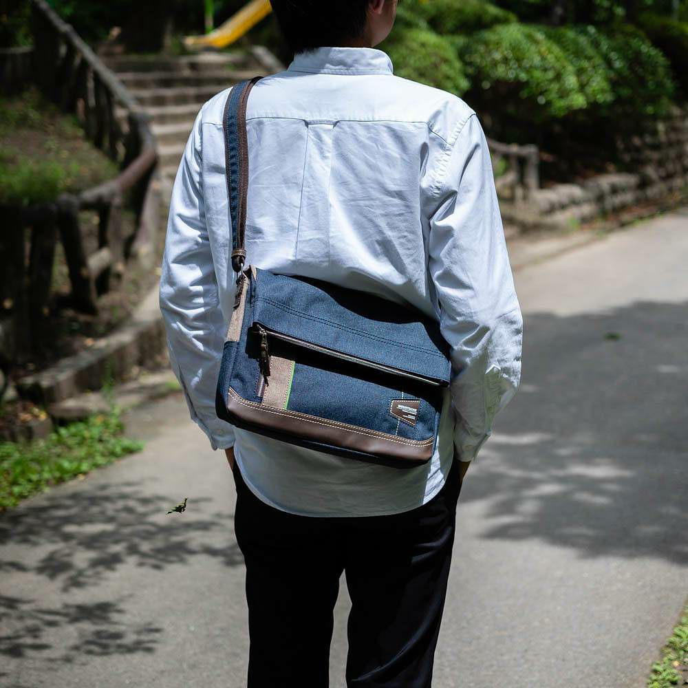 MOUSTACHEショルダーバッグ口折れムスタッシュメンズレディースショルダーショルダーバック斜めがけ斜め掛けバッグバックおしゃれかっこいいカジュアル人気通学軽量ブランド大人ナイロン30代40代50代JLG4662