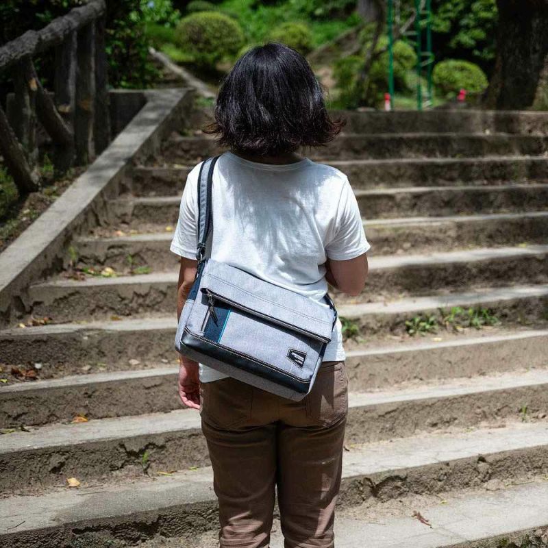 MOUSTACHEショルダーバッグ口折れムスタッシュメンズレディースショルダーショルダーバック斜めがけ斜め掛けバッグバックおしゃれかっこいいカジュアル人気通学軽量ブランド大人ナイロン30代40代50代JLG4662