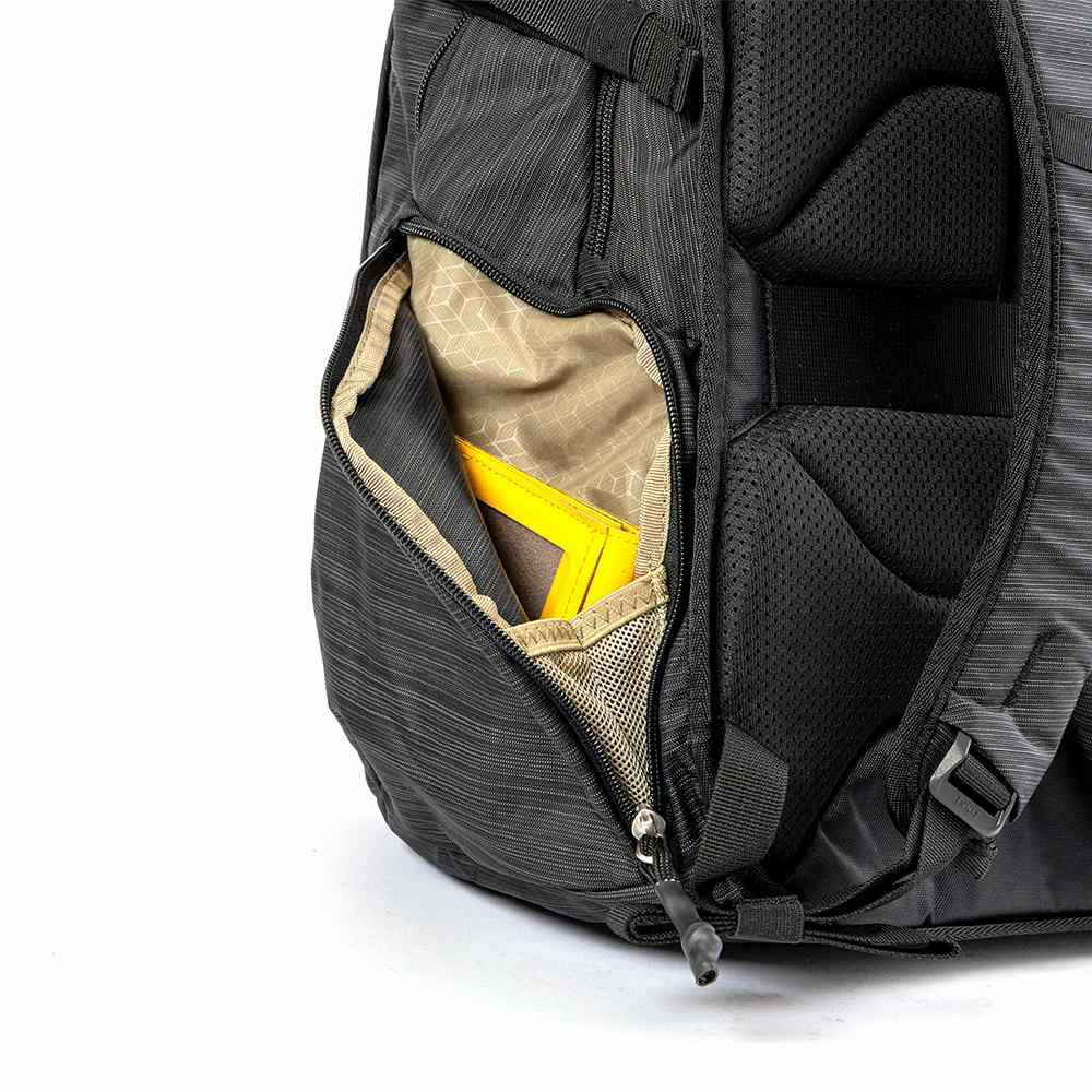 ThuleリュックスーリーB428LConstructBackpackバックパックバッグビジネスリュックPC収納パソコン収納15.6インチメンズレディースブランド3204169