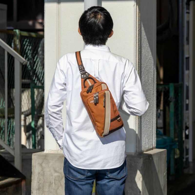 MOUSTACHEボディバッグムスタッシュメンズレディースワンショルダーバッグショルダーバックボディバック斜めがけ斜め掛けおしゃれかっこいいカジュアル人気軽量ブランド大人30代40代50代JBJ0391