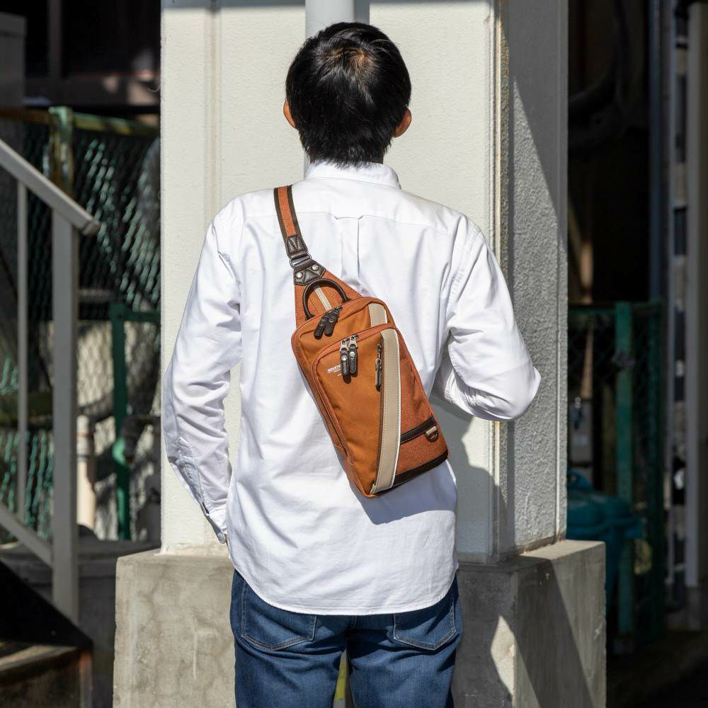 MOUSTACHEボディバッグムスタッシュメンズレディースワンショルダーバッグショルダーバックボディバック斜めがけ斜め掛けおしゃれかっこいいカジュアル人気軽量ブランド大人30代40代50代JBJ0391