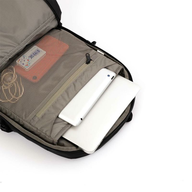 ThuleリュックスーリーB423LEnRouteバックパックバッグPC収納パソコン収納15.6インチメンズレディースブランド320484132048423204843