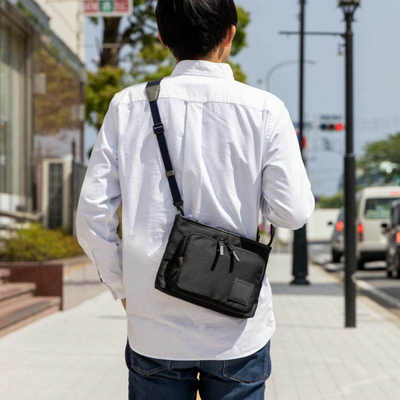 ランバンオンブルーショルダーバッグサコッシュLANVINenBleuショートメンズレディースブランド薄いコンパクト大人おしゃれ人気スマートショルダーバック斜めかけバッグ斜め掛けバッグ541101