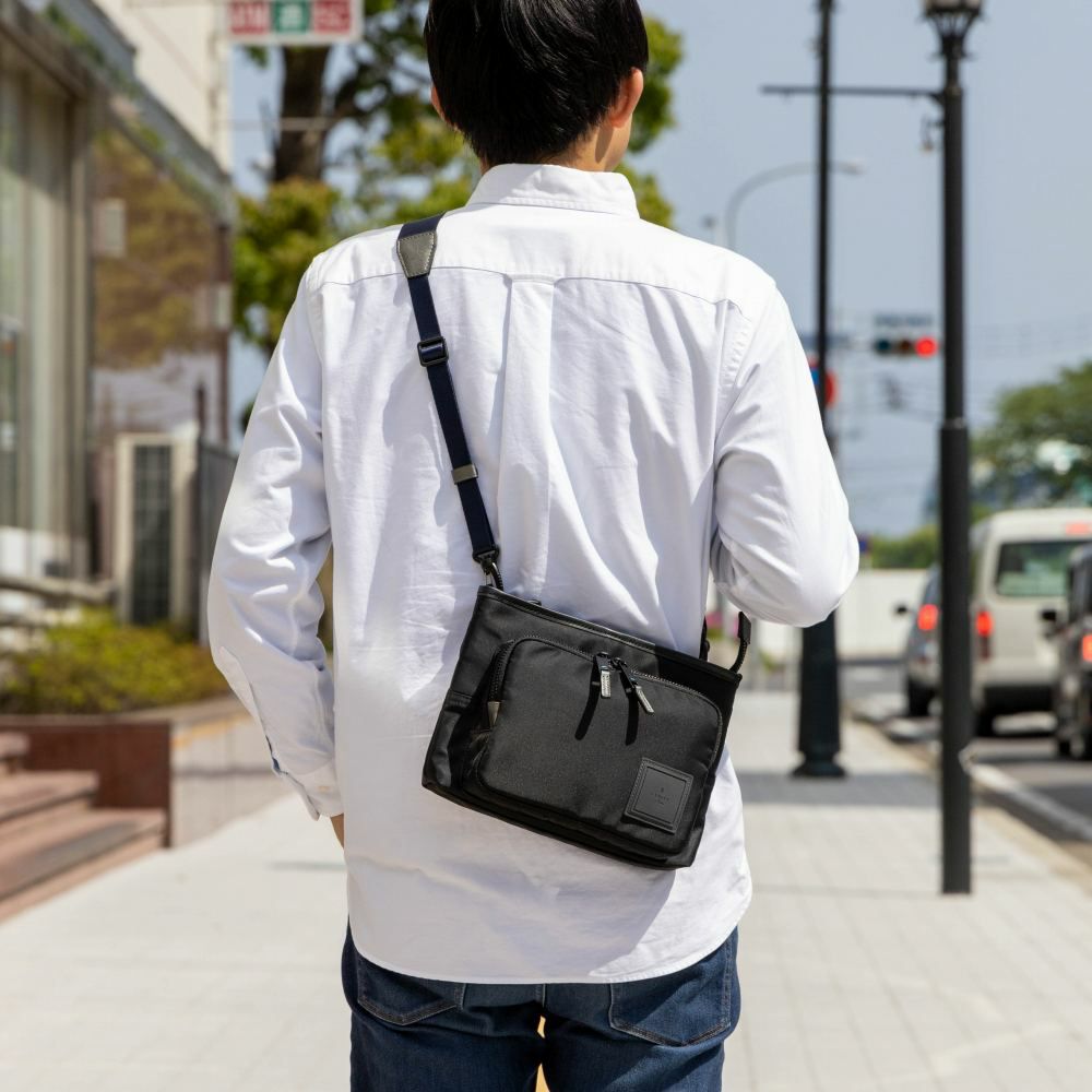 ランバンオンブルーショルダーバッグサコッシュLANVINenBleuショートメンズレディースブランド薄いコンパクト大人おしゃれ人気スマートショルダーバック斜めかけバッグ斜め掛けバッグ541101