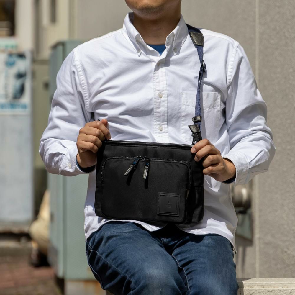 ランバンオンブルーショルダーバッグサコッシュLANVINenBleuショートメンズレディースブランド薄いコンパクト大人おしゃれ人気スマートショルダーバック斜めかけバッグ斜め掛けバッグ541101