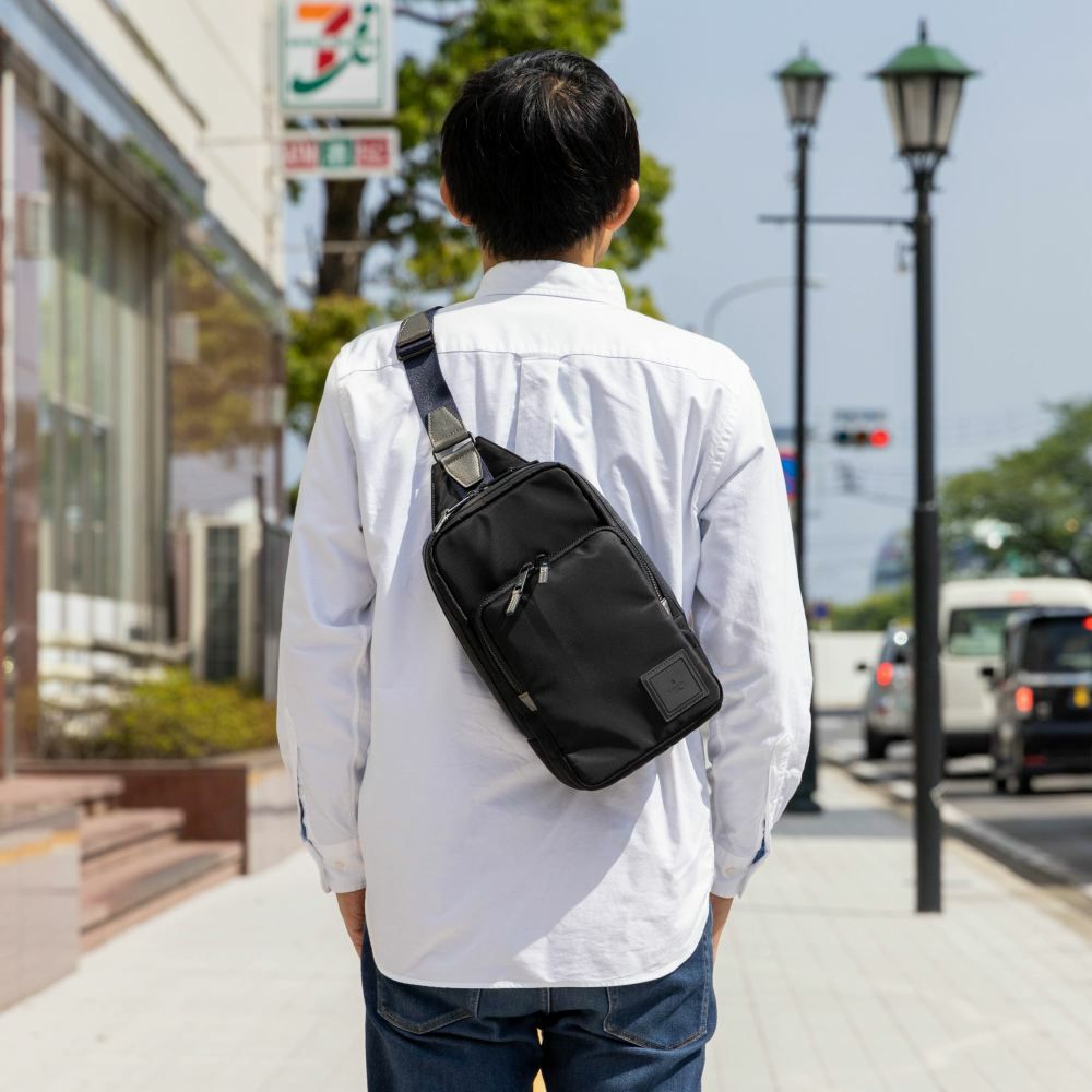 ランバンオンブルーボディバッグLANVINenBleuショートメンズレディースワンショルダーバッグブランドコンパクト大人おしゃれ人気スマートショルダーバッグ斜めがけ541901
