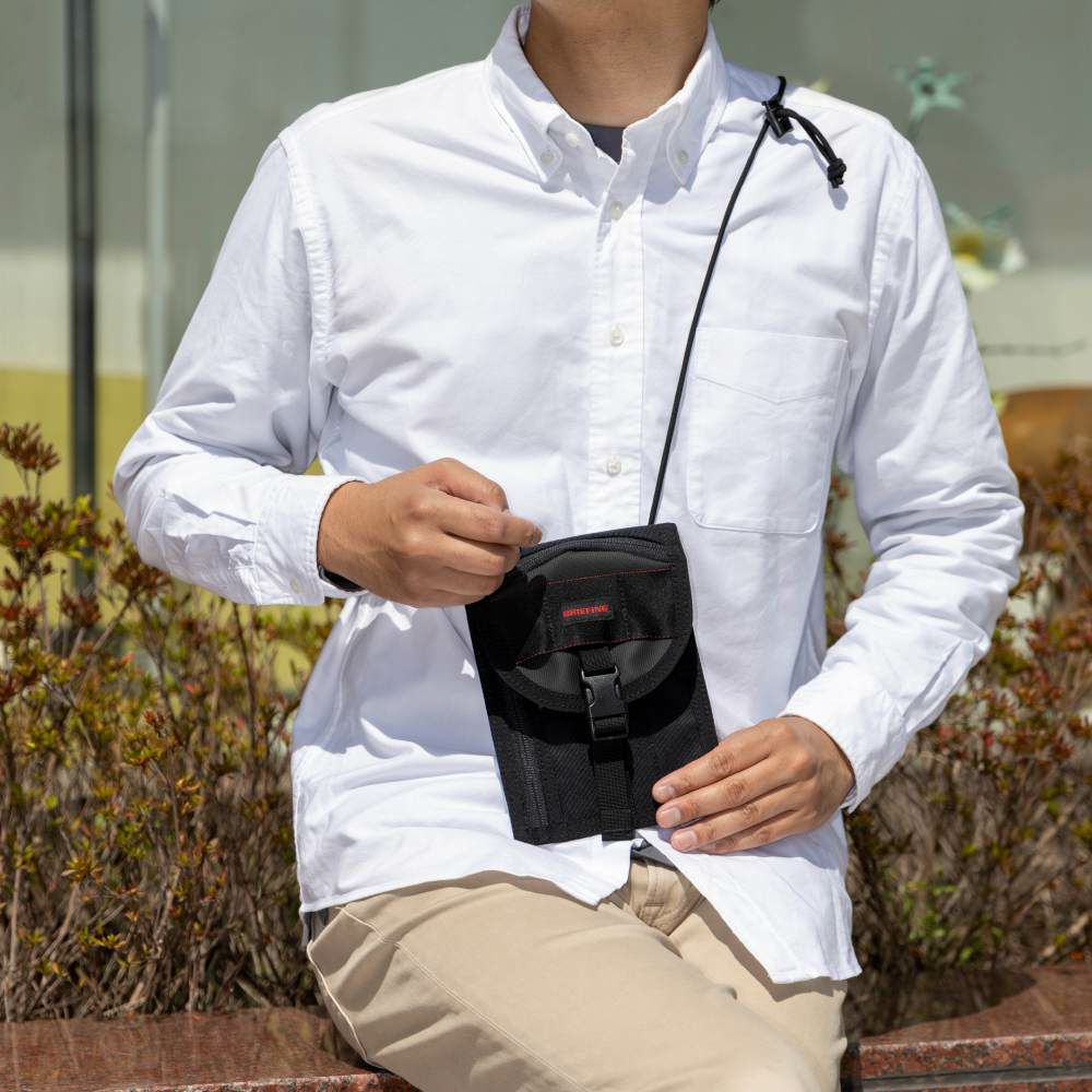 ブリーフィングBRIEFINGショルダーバッグNEOFLYERLEメンズレディースサコッシュショルダーバックパスポートケースパスポート入れ旅行海外旅行BRA231A17