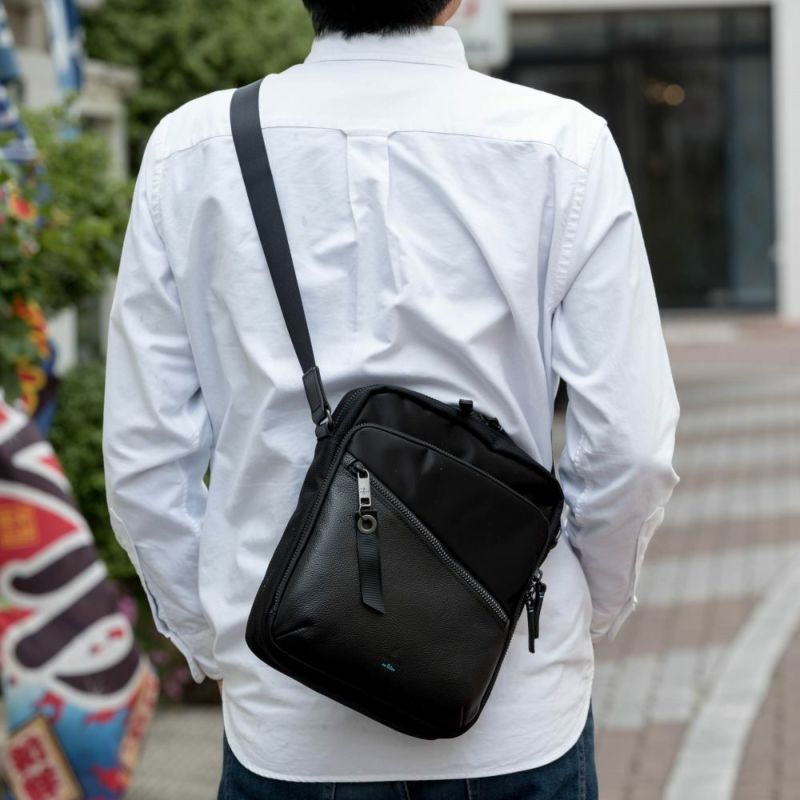 ランバンオンブルーショルダーバッグB5LANVINenBleuショート大容量大きめメンズレディースブランド大人おしゃれ人気スマートショルダーバック斜めかけバッグ斜め掛けバッグ564122