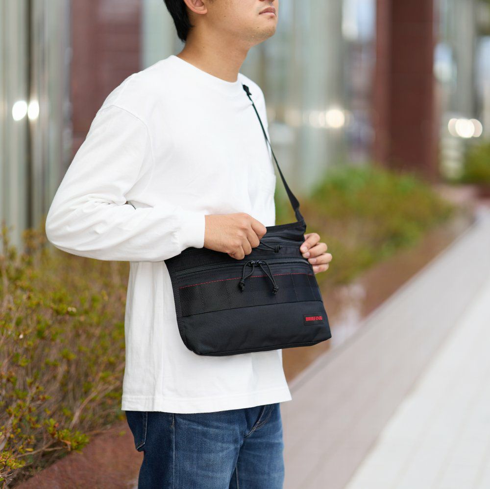 ブリーフィングBRIEFINGショルダーバッグサコッシュMULTISACOCHEMWGENIIメンズレディースショルダーバック斜めがけバッグ斜め掛けバッグブランド大きい大きめ薄いブランド正規品BRA233L30