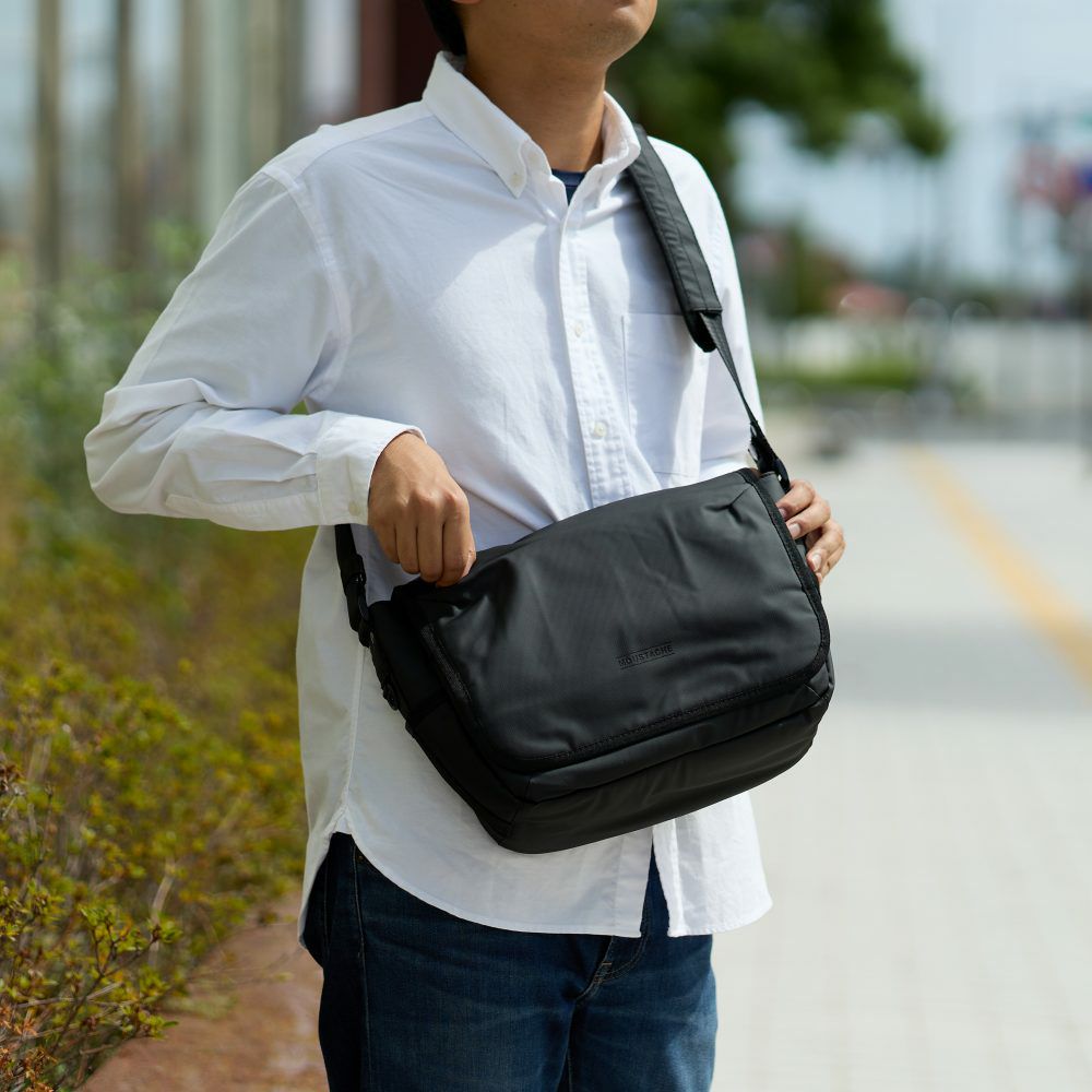 MOUSTACHEショルダーバッグムスタッシュB5メンズレディースショルダーショルダーバック斜めがけ斜め掛けおしゃれかっこいいカジュアル人気通学軽量ブランド大人小さめ30代40代50代MJT-4573