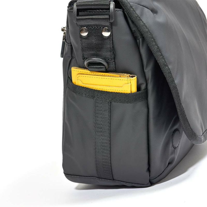 MOUSTACHEショルダーバッグムスタッシュB5メンズレディースショルダーショルダーバック斜めがけ斜め掛けおしゃれかっこいいカジュアル人気通学軽量ブランド大人小さめ30代40代50代MJT-4573