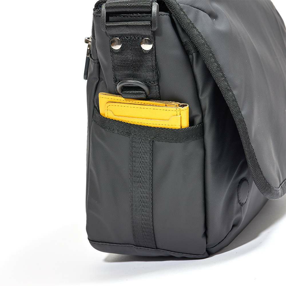 MOUSTACHEショルダーバッグムスタッシュB5メンズレディースショルダーショルダーバック斜めがけ斜め掛けおしゃれかっこいいカジュアル人気通学軽量ブランド大人小さめ30代40代50代MJT-4573