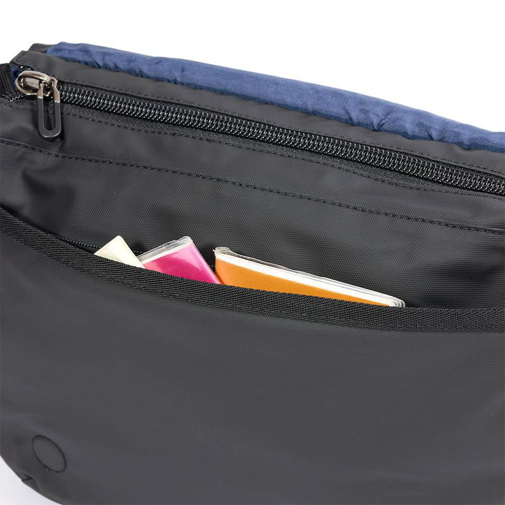 MOUSTACHEショルダーバッグムスタッシュB5メンズレディースショルダーショルダーバック斜めがけ斜め掛けおしゃれかっこいいカジュアル人気通学軽量ブランド大人小さめ30代40代50代MJT-4573