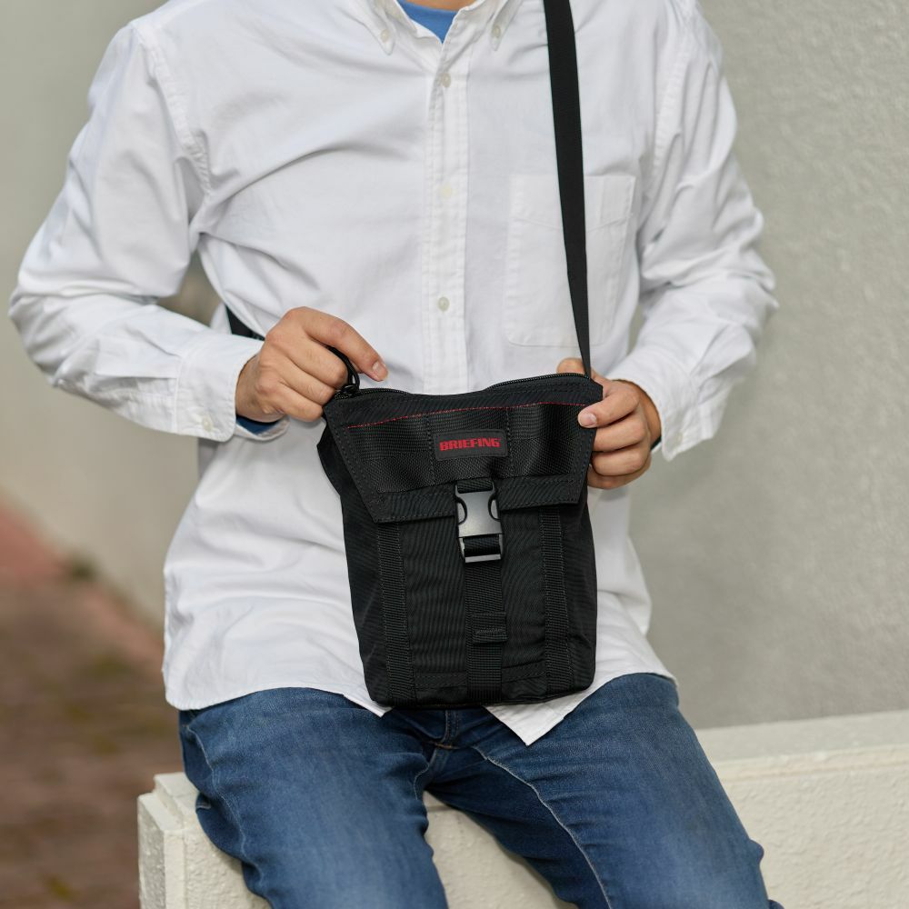 ブリーフィングBRIEFINGショルダーバッグJETTALLMWGENIIメンズレディースショルダーバック小さめコンパクト縦型斜めがけバッグ斜め掛けバッグブランド薄い正規品BRA233L31