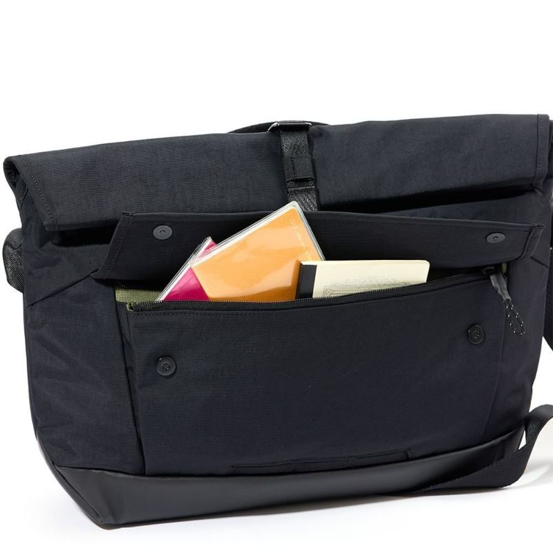 ThuleショルダーバッグスーリーParamountCrossbody14LメンズレディースブランドショルダーバッグメッセンジャーバッグPC収納パソコン収納14インチ大容量大きめメンズレディース正規品3205007