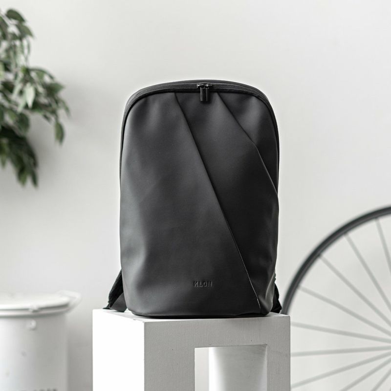 KLONリュッククローンメンズレディースMATTECOATEDRUCKSACKWAV14Lバックパックリュックサック通学通勤撥水おしゃれブラック黒モノトーン