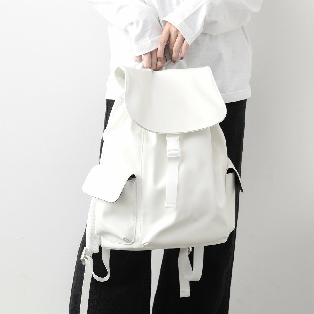 KLONリュッククローンメンズレディースMATTECOATEDRUCKSACKTRA18Lバックパックリュックサック通学通勤撥水おしゃれブラック黒ホワイト白