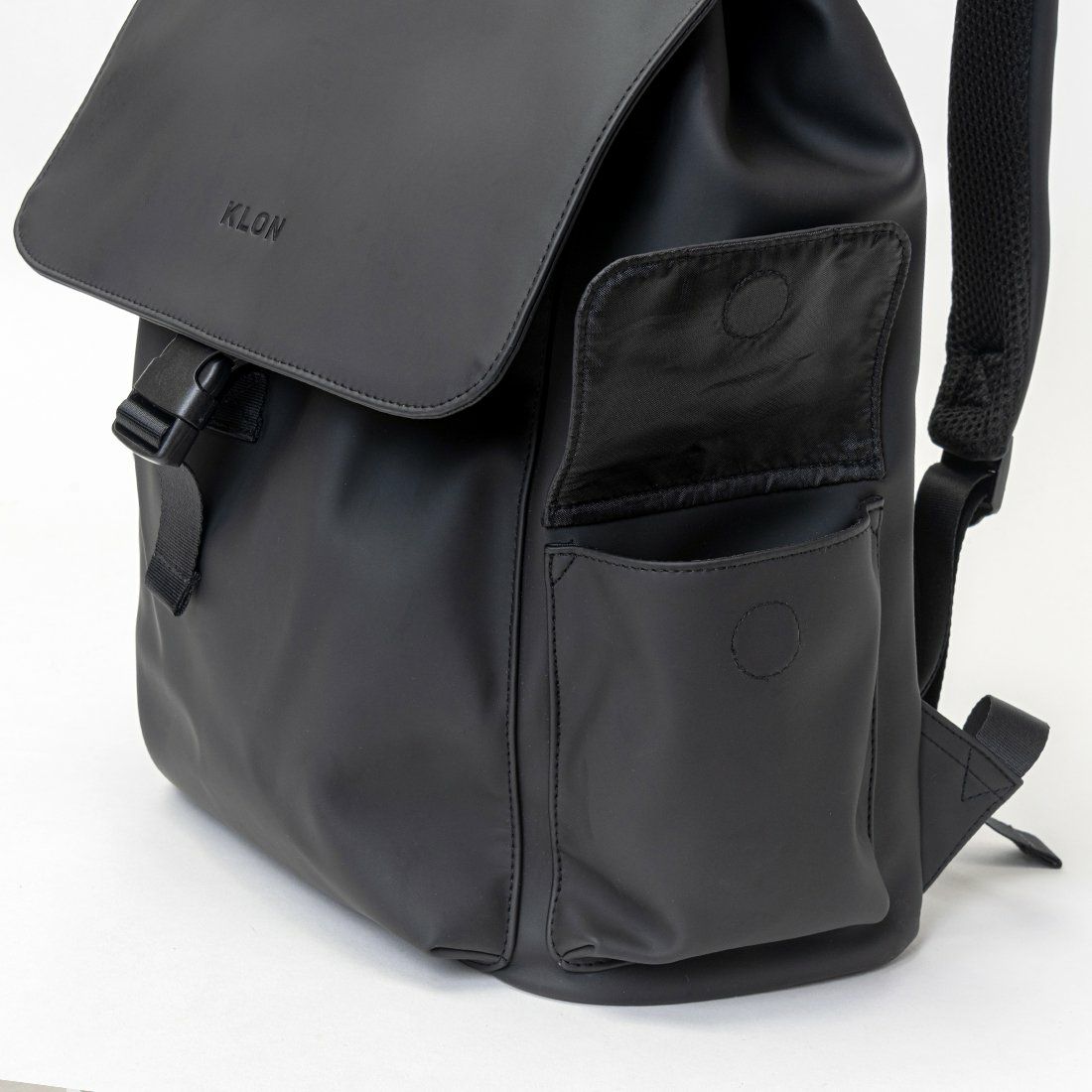 KLONリュッククローンメンズレディースMATTECOATEDRUCKSACKTRA18Lバックパックリュックサック通学通勤撥水おしゃれブラック黒ホワイト白