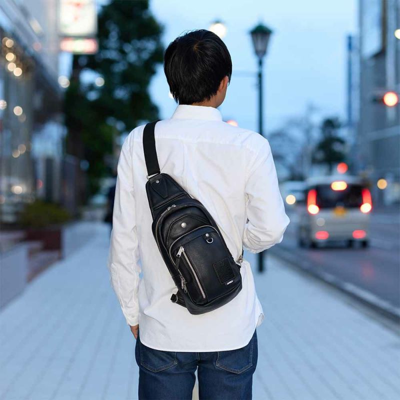 アビレックスボディバッグAVIREX大きめ大容量バッグ合皮ショルダーバッグアヴィレックスメンズレディースボディバックブランド人気かっこいい30代40代50代60代AX5001