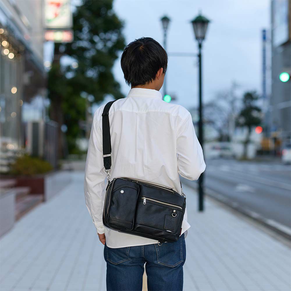 アビレックスショルダーバッグボディバッグ2WAYAVIREXバッグ合皮大きめ大容量アヴィレックスメンズショルダーバックブランド人気かっこいい30代40代50代60代AX5004