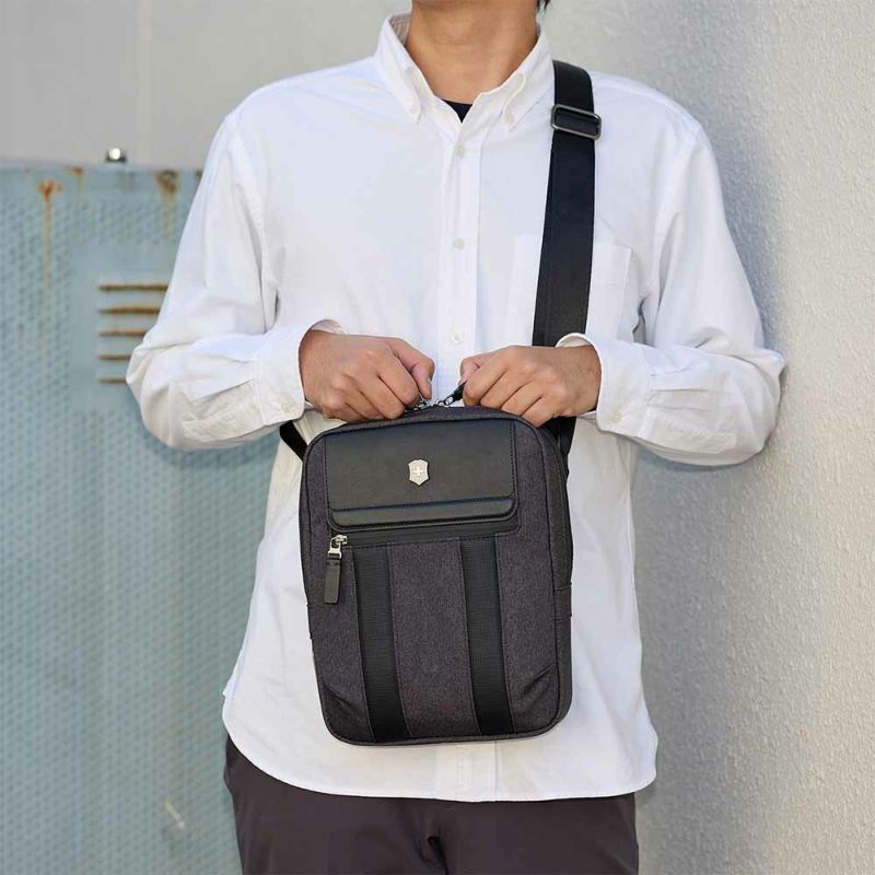 ビクトリノックスVICTORINOXショルダーバッグアーキテクチャーアーバン2クロスボディバッグメンズレディース大容量ブランドビジネス正規品612668612675653351