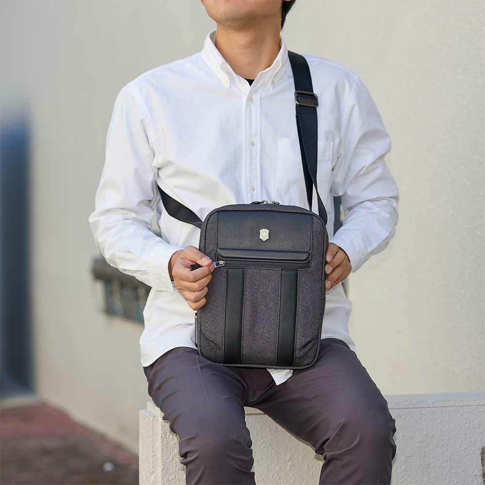 ビクトリノックスVICTORINOXショルダーバッグアーキテクチャーアーバン2クロスボディバッグメンズレディース大容量ブランドビジネス正規品612668612675653351