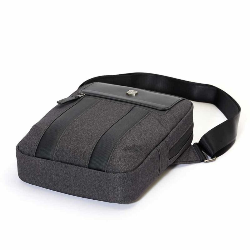 ビクトリノックスVICTORINOXショルダーバッグアーキテクチャーアーバン2クロスボディバッグメンズレディース大容量ブランドビジネス正規品612668612675653351