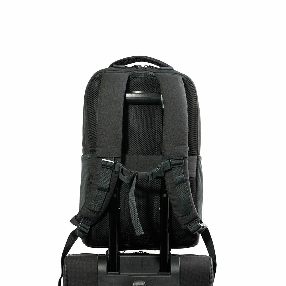 IncaseインケースリュックFacet25LBackpack正規品BlackバックパックA4メンズレディースバックパックPCリュックビジネスリュックビジネス通勤通学人気おしゃれ