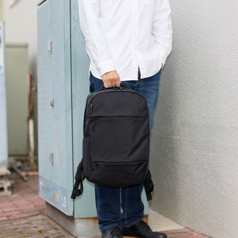 IncaseインケースリュックCityCompactBackpackwith1680D正規品BlackバックパックA4メンズレディースバックパックPCリュックビジネスリュックビジネス通勤通学人気おしゃれ