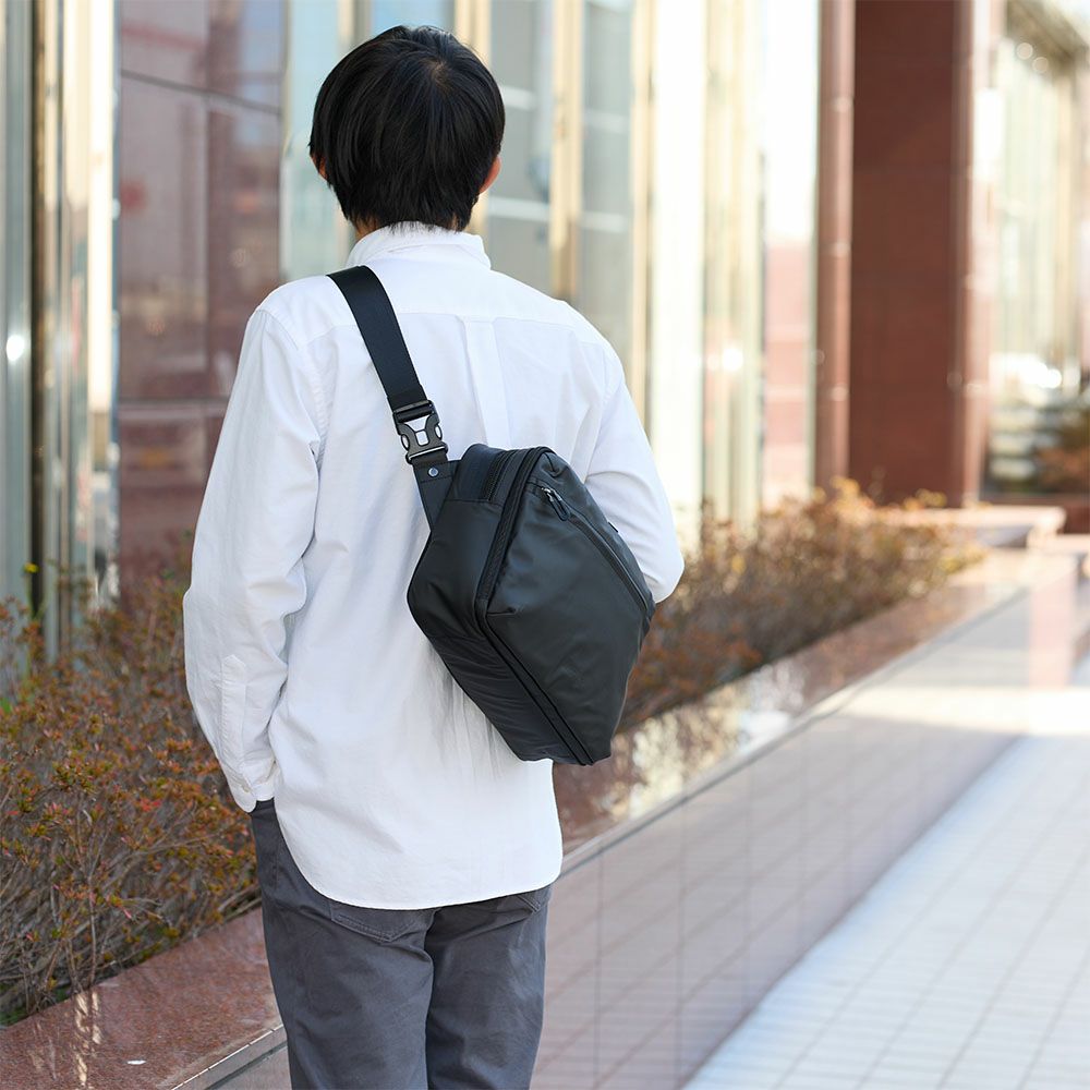 MOUSTACHEショルダーバッグメッセンジャーバッグボディバッグムスタッシュ大容量メンズレディース斜めがけ斜め掛けおしゃれかっこいいカジュアル人気通学軽量ブランド大人30代40代50代MJT4587