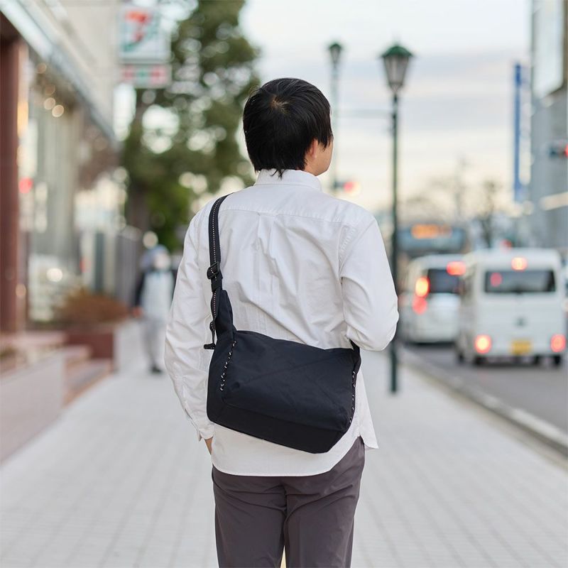 サムソナイトレッドショルダーバッグMサイズSamsoniteREDエクスサックスタンダードメンズレディースショルダーバック大容量大きめ斜めがけ斜め掛けサムソナイトレッドブランド人気かっこいい148665