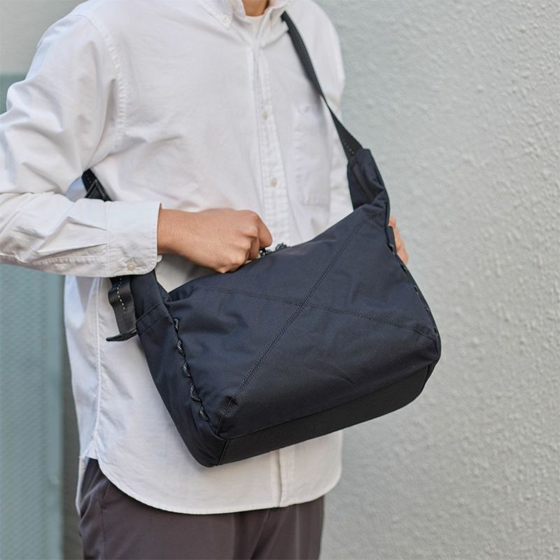 サムソナイトレッドショルダーバッグMサイズSamsoniteREDエクスサックスタンダードメンズレディースショルダーバック大容量大きめ斜めがけ斜め掛けサムソナイトレッドブランド人気かっこいい148665