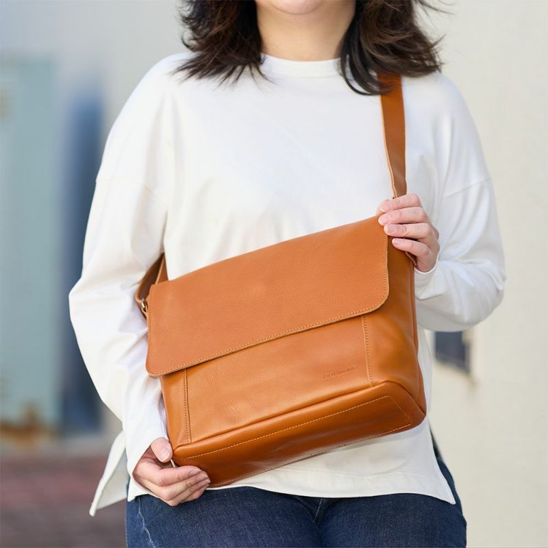 DOUBLESダブルスショルダーバッグバッグメンズレディース本革革レザー斜めがけ斜め掛けかぶせ型ブランドおしゃれショルダーショルダーバック大きめ大容量30代40代50代JVA-7420