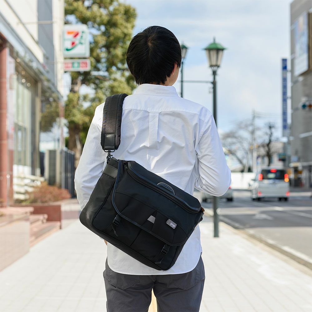 【LEDライトプレゼント】DSBKショルダーバッグメッセンジャーバッグKOH-3384メンズA4大きめ大容量ブランドかっこいい撥水斜めがけバッグ人気おしゃれ大人通勤ディーエスビーケーKOH3384