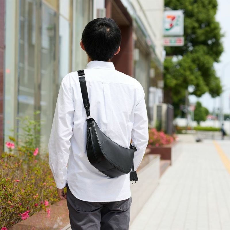 P.I.Dショルダーバッグ本革メンズピーアイディー撥水三日月型舟形通勤ショルダーショルダーバッグビジネスレザー革ブランドカジュアルPIDピー・アイ・ディーPAZ108