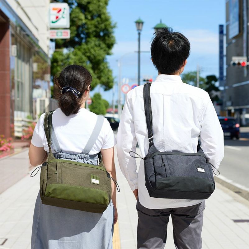 MOUSTACHEショルダーバッグムスタッシュA4大容量大きめメンズレディース斜めがけ斜め掛けおしゃれかっこいいカジュアル人気通学軽量ブランド大人30代40代50代JIB0450