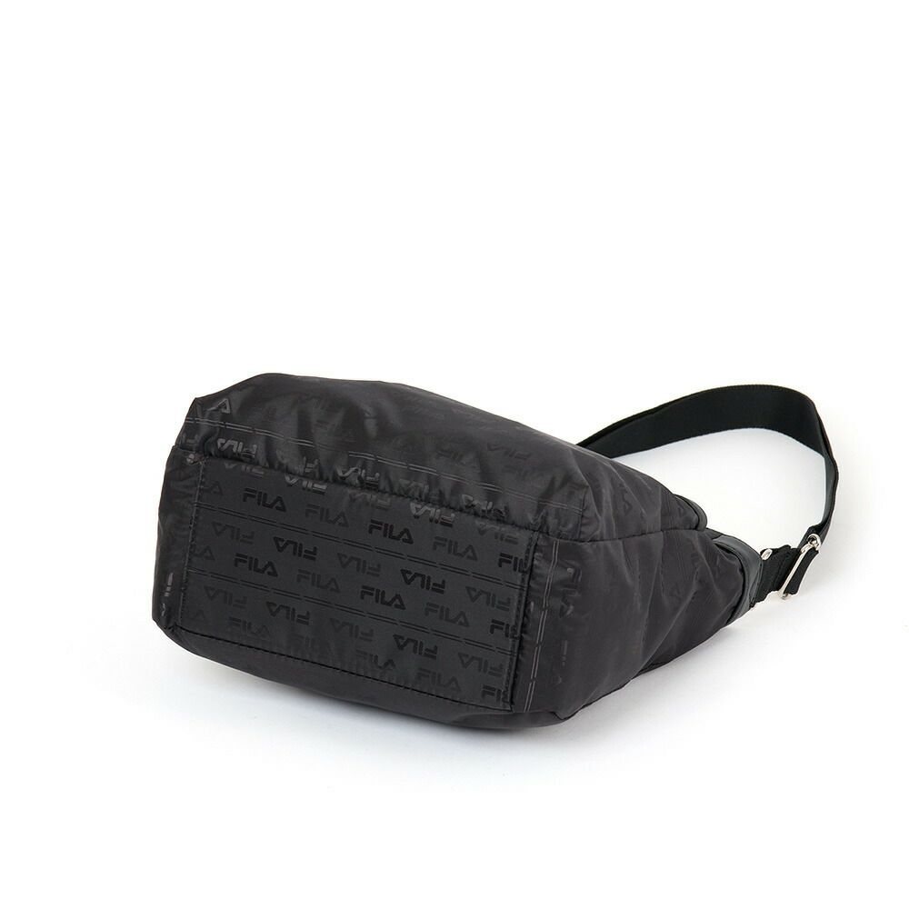 フィラショルダーバッグFILAレディーススクエアバッグ軽量多収納人気斜めがけブランド小さめマザーズバッグファスナー付きおしゃれかわいい大人30代40代50代7691