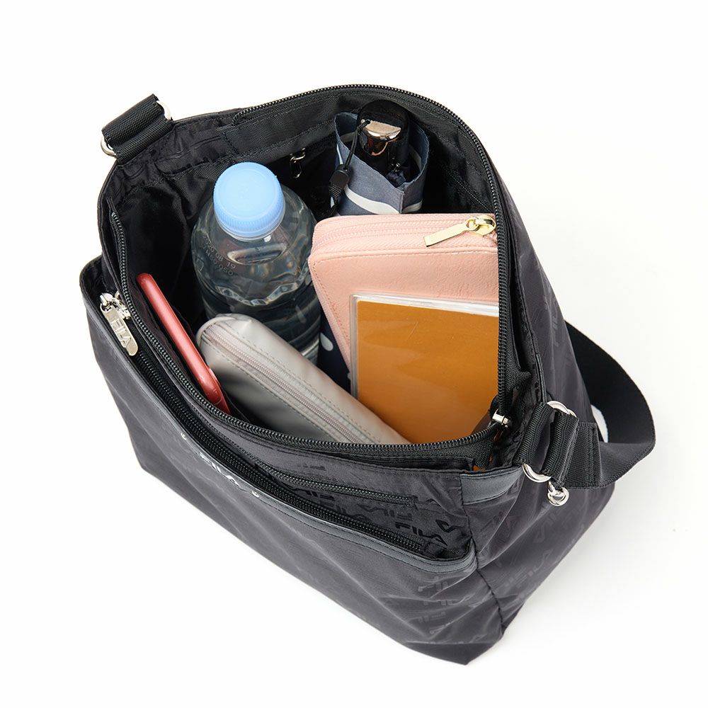 フィラショルダーバッグFILAレディーススクエアバッグ軽量多収納人気斜めがけブランド小さめマザーズバッグファスナー付きおしゃれかわいい大人30代40代50代7691