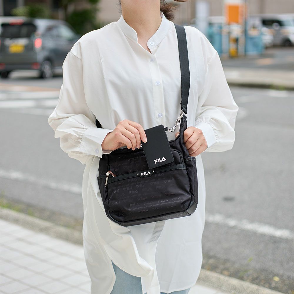 フィラショルダーバッグFILAレディースファスナー付き横型バッグ軽量多収納人気斜めがけブランド小さめマザーズバッグおしゃれかわいい大人30代40代50代7693