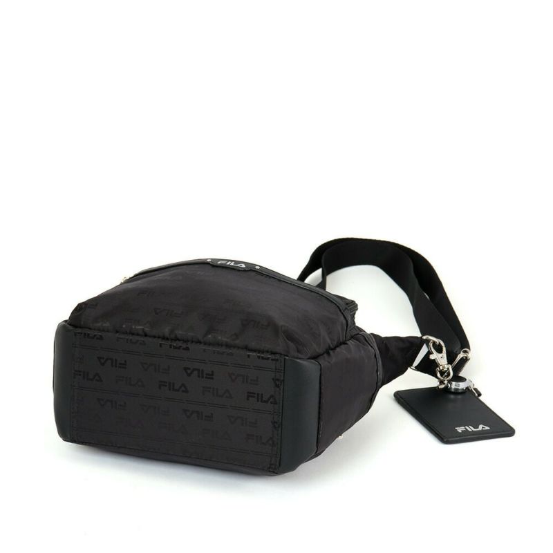 フィラショルダーバッグFILAレディースファスナー付き横型バッグ軽量多収納人気斜めがけブランド小さめマザーズバッグおしゃれかわいい大人30代40代50代7693