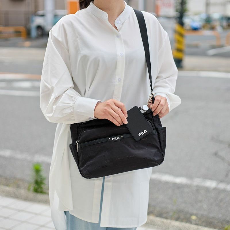 フィラショルダーバッグFILAレディースファスナー付き船形三日月型バッグ軽量多収納人気斜めがけブランド大きめマザーズバッグおしゃれかわいい大人30代40代50代7694