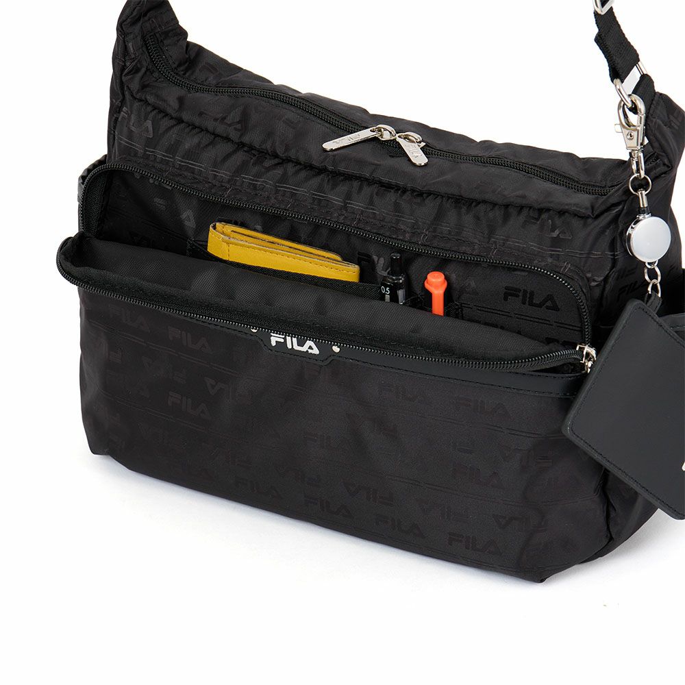 フィラショルダーバッグFILAレディースファスナー付き船形三日月型バッグ軽量多収納人気斜めがけブランド大きめマザーズバッグおしゃれかわいい大人30代40代50代7694