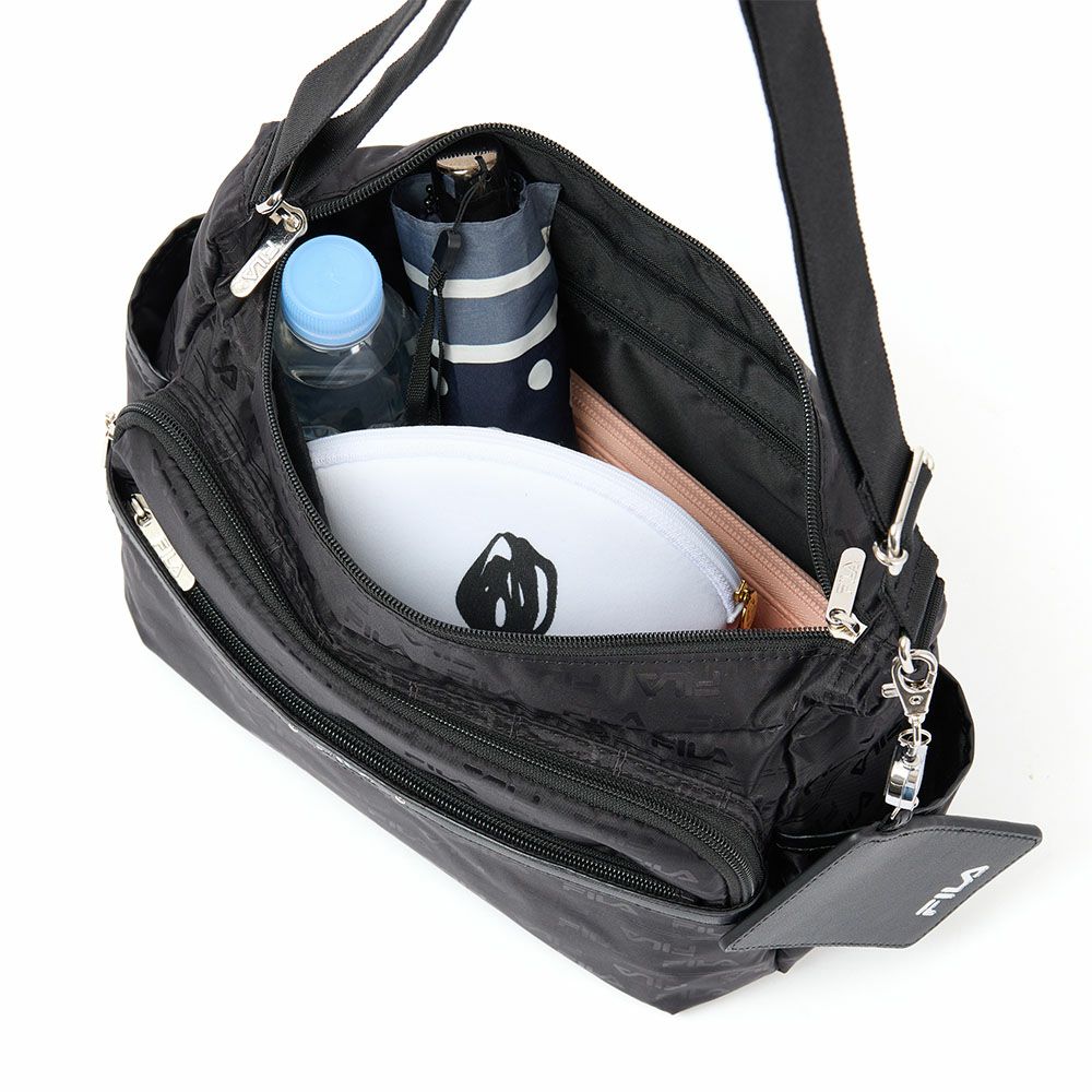 フィラショルダーバッグFILAレディースファスナー付き船形三日月型バッグ軽量多収納人気斜めがけブランド大きめマザーズバッグおしゃれかわいい大人30代40代50代7694