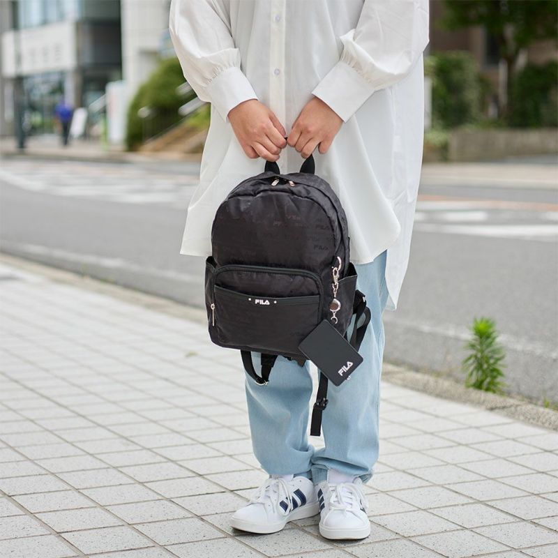 フィラリュックFILAレディースファスナー付き大人バッグ軽量多収納人気ブランド小さめマザーズバッグマザーズリュックおしゃれかわいい30代40代50代7696