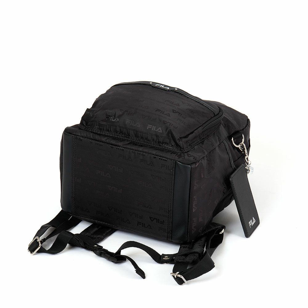 フィラリュックFILAレディースファスナー付き大人バッグ軽量多収納人気ブランド小さめマザーズバッグマザーズリュックおしゃれかわいい30代40代50代7696