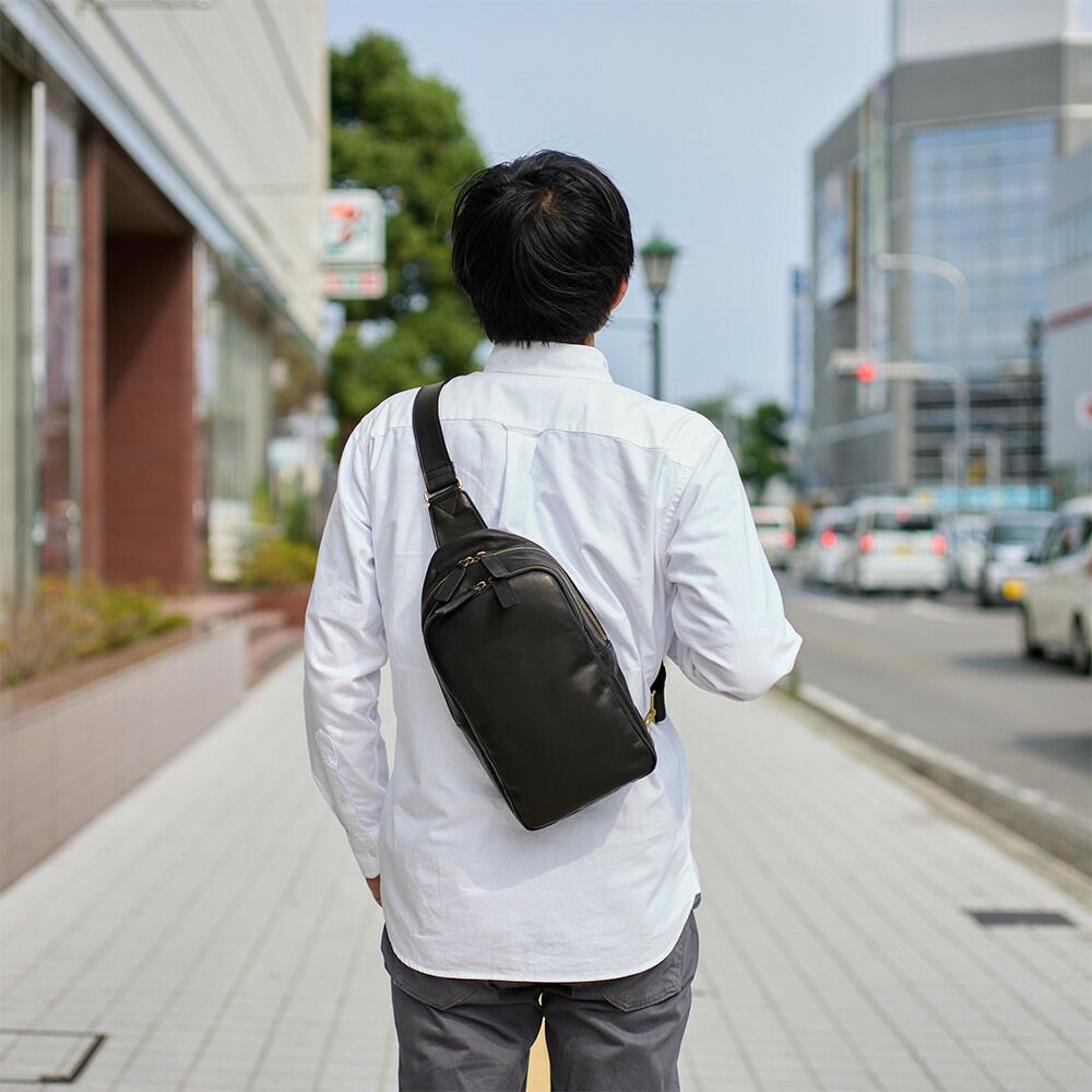 ダコタボディバッグメンズDakota本革革レザー馬革バッグボディバックワンショルダーバッグ斜めがけ斜め掛けブランドおしゃれ大人ダコタブラックレーベル軽い軽量40代50代60代1623807