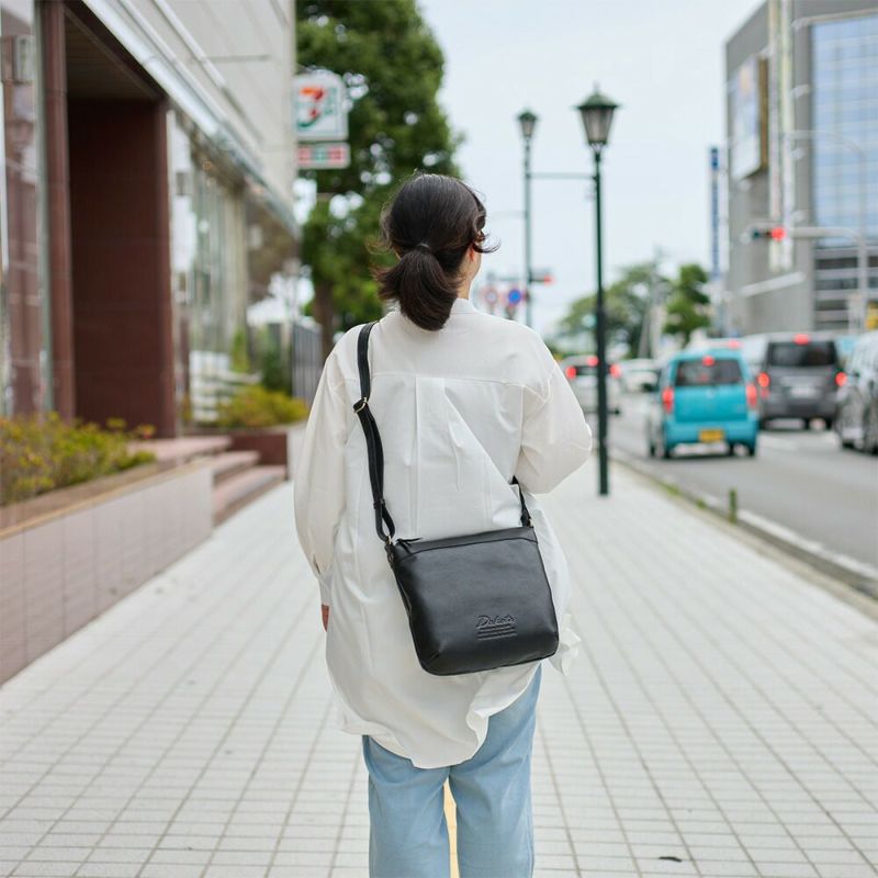 ダコタバッグショルダーバッグレディース女性Dakotaジェントリー本革革レザースクエア大きめショルダーバッグ斜め掛け斜めがけ軽い軽量おしゃれブランド人気30代40代50代1034511