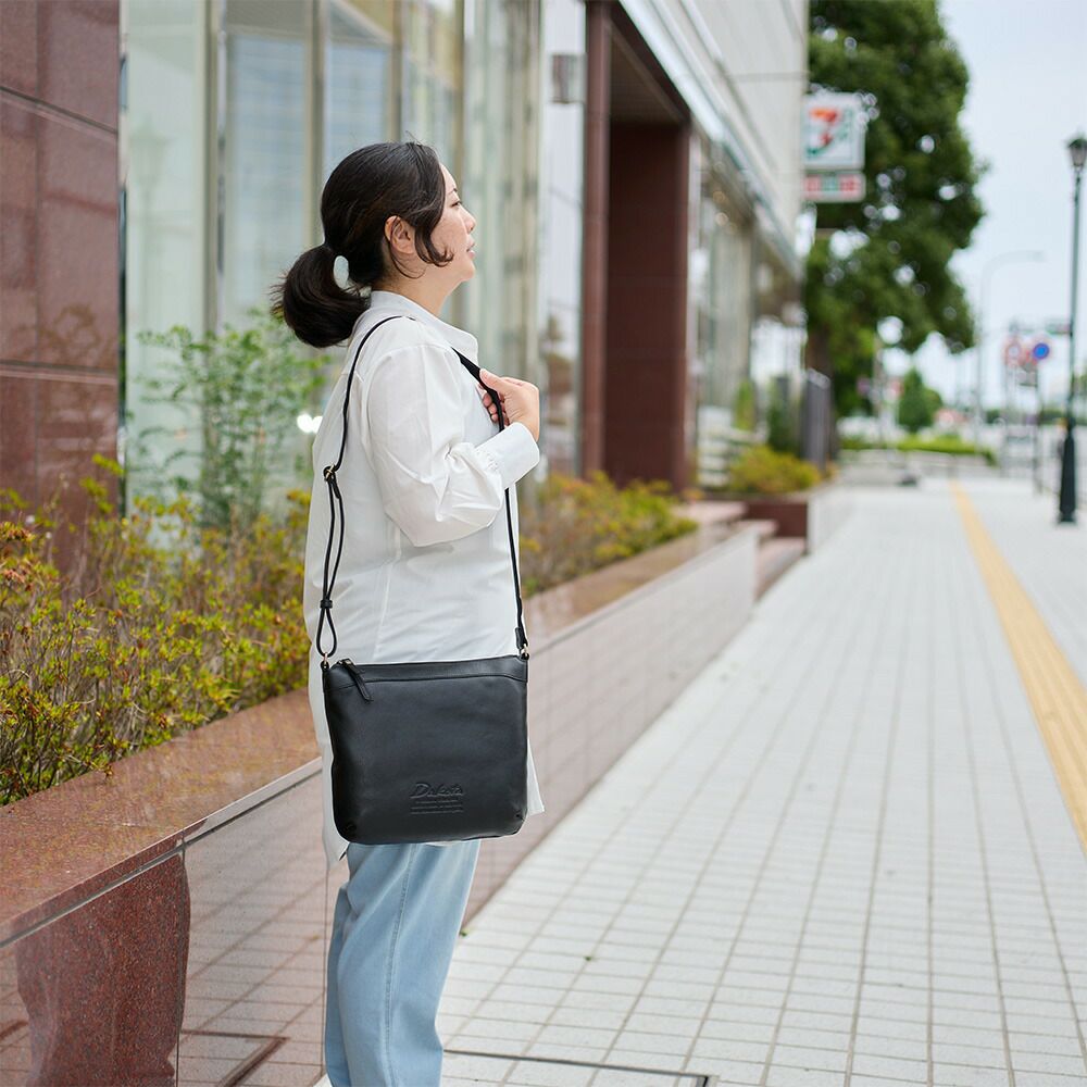 ダコタバッグショルダーバッグレディース女性Dakotaジェントリー本革革レザースクエア大きめショルダーバッグ斜め掛け斜めがけ軽い軽量おしゃれブランド人気30代40代50代1034511